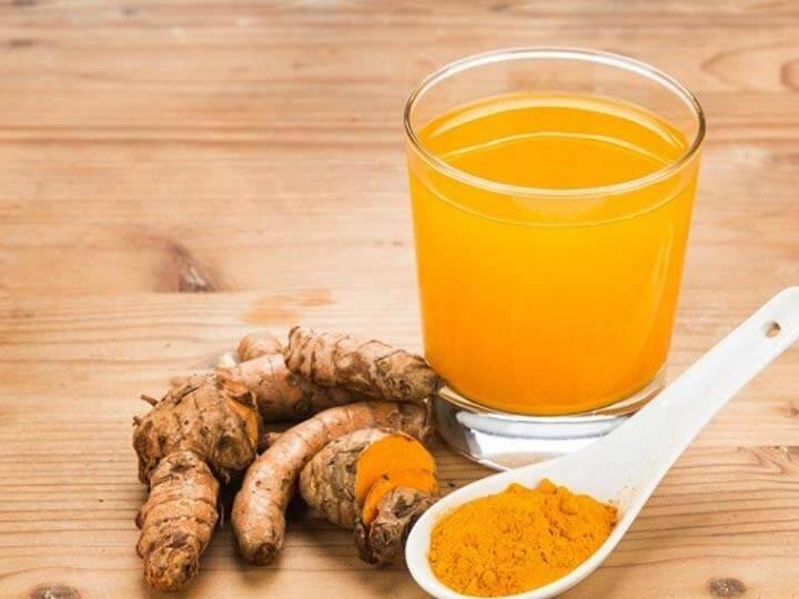 इस आसान रेसिपी को बनाने के लिए सबसे पहले एक पैन लें और उसमें दूध उबाल लें.