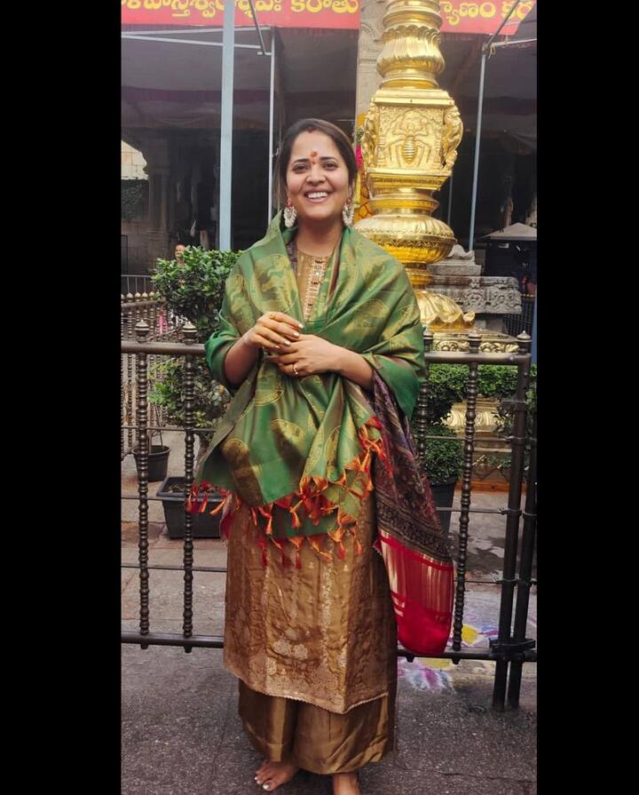 తెలుగులో పలు సినిమాల్లో నటిస్తోంది.Photo Credit@Anasuya/Instagram