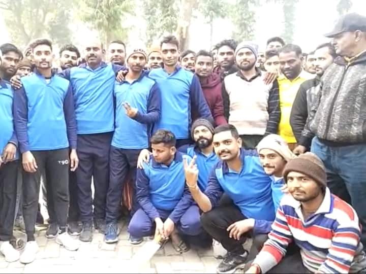 Barabanki Jail Premier League organized cricket competition between prisoners and jail staff ann Barabanki: बाराबंकी में कैदियों ने थामा गेंद-बल्ला, जमकर लगे चौके-छक्के, 10 टीमों ने लिया हिस्सा