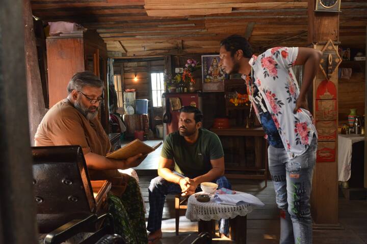 তথাকথিত নায়কের থেকে এই ছবিতে অঙ্কুশের লুক থেকে চরিত্র বেশ আলাদা । আগামী ৬ তারিখ মুক্তি পাবে এই সিরিজ ।