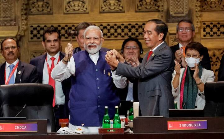इंडोनेशियातील बाली येथे भारताने G20 परिषदेचे अध्यक्षपद स्विकारले, त्यावेळीचा हा फोटो आहे.