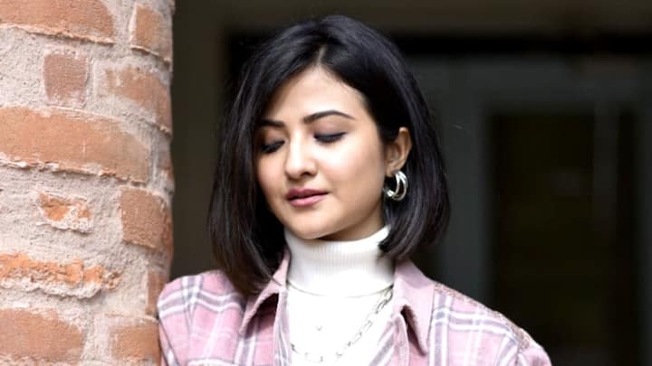সোহম বলছেন, 'বলছেন, 'রাহুলদার সঙ্গে আমার দীর্ঘদিনের আলাপ। আমরা একসঙ্গে অনেক কাজ পরিকল্পনা করেছিলাম কিন্তু কোনোটাই ঠিক হয়ে ওঠেনি। এরপর যখন রাহুলদা এই ছবির চরিত্রটা আমায় শোনাল, ভীষণ ভাল লেগেছিল। মনে হয়েছিল এই কাজটা করতেই হবে।'