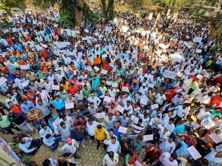 Maharashtra Strike: महाराष्ट्र में 72 घंटे की हड़ताल पर गए हजारों बिजली कर्मचारी, सरकार ने अधिकारियों को दिए ये निर्देश Maharashtra Power Companies Employees Go On 72-Hour Strike Mahavitaran Mahapareshan Mahanirmiti Maharashtra Strike: महाराष्ट्र में 72 घंटे की हड़ताल पर गए हजारों बिजली कर्मचारी, सरकार ने अधिकारियों को दिए ये निर्देश