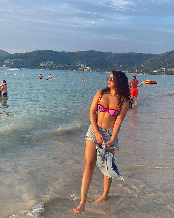 ప్రస్తుతం వరుస సినిమా అవకాశాలతో దూసుకుపోతోంది అప్సర రాణి.Photo Credit@Apsara Rani/Instagram