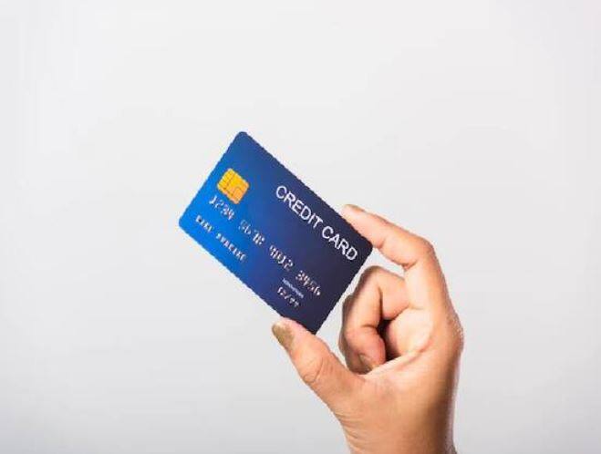 ਗਲਤੀ ਨਾਲ ਵੀ ਕ੍ਰੈਡਿਟ ਕਾਰਡ ਰਾਹੀਂ ATM ਤੋਂ ਨਕਦੀ ਨਾ ਕੱਢੋ। ਅਜਿਹਾ ਕਰਨ ਨਾਲ ਤੁਹਾਨੂੰ ਬਹੁਤ ਸਾਰਾ ਖਰਚਾ ਅਦਾ ਕਰਨਾ ਪੈ ਸਕਦਾ ਹੈ।