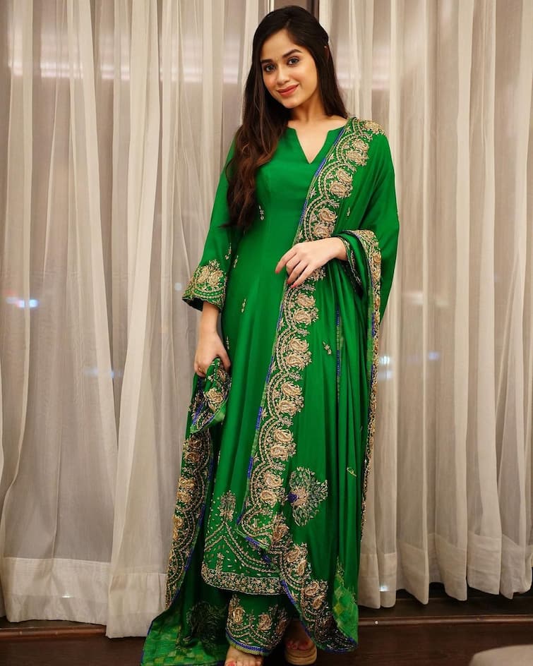 Jannat Zubair Pics Looking For The Perfect Dress For The Mehendi Function Take A Look At This Outfit Of Jannat Zubair | Jannat Zubair Pics: ढूंढ रही हैं मेहंदी फंक्शन के लिए