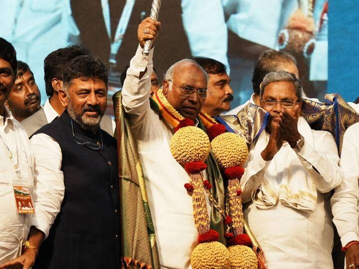 Karnataka Congress: क्या कर्नाटक चुनाव में कांग्रेस की होगी नैया पार, या फिर सिद्धारमैया-डीके शिवकुमार के बीच वर्चस्व की लड़ाई में डूबेगी लुटिया Karnataka Assembly Election 2023 Congress bjp jds wining chances, siddaramaiah dk shivakumar tussle Karnataka Congress: क्या कर्नाटक चुनाव में कांग्रेस की होगी नैया पार, या फिर सिद्धारमैया-डीके शिवकुमार के बीच वर्चस्व की लड़ाई में डूबेगी लुटिया