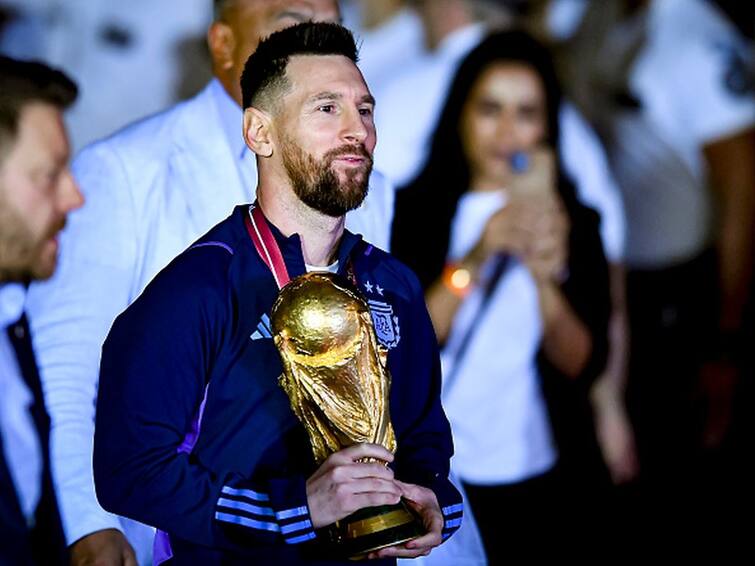 WATCH: Lionel Messi Receives Grand Reception From PSG Fans At Paris Airport WATCH: Lionel Messi Receives Grand Reception From PSG Fans At Paris Airport