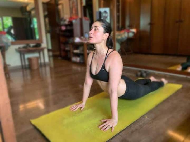 Kareena Kapoor Fitness: करीना कपूर की खूबसूरती और फिटनेस का किसी से कोई मुकाबला नहीं है.पर क्या आप जानते हैं कि बेबो खुद को फिट रखने के लिए योग का सहारा लेती है और यह आसन जरूर करती हैं.