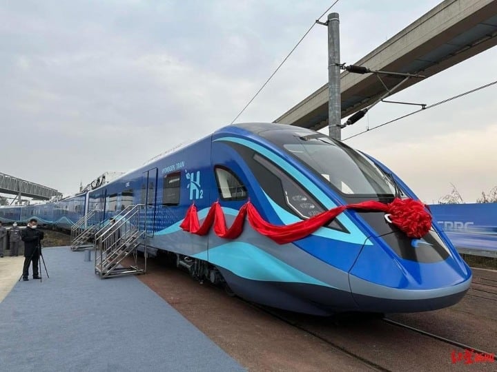 Hydrogen Trains will be run in India this year after Germany and China Hydrogen Train speed  Hydrogen Trains: भारत में इसी साल चलेगी हाइड्रोजन ट्रेन, 160kmph की हो सकती है रफ्तार, जानिए रूट्स और खासियत