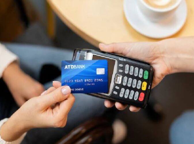 ਇਸ ਦੇ ਨਾਲ ਹੀ ਕ੍ਰੈਡਿਟ ਕਾਰਡ ਦੇ ਬਿੱਲ ਦਾ ਭੁਗਤਾਨ ਕਰਦੇ ਸਮੇਂ ਨਕਦ ਜਾਂ ਚੈੱਕ ਦੀ ਵਰਤੋਂ ਨਾ ਕਰੋ। ਅਜਿਹਾ ਕਰਨ 'ਤੇ ਤੁਹਾਨੂੰ 500 ਰੁਪਏ ਤੱਕ ਦੀ ਵਾਧੂ ਫੀਸ ਦੇਣੀ ਪੈ ਸਕਦੀ ਹੈ।