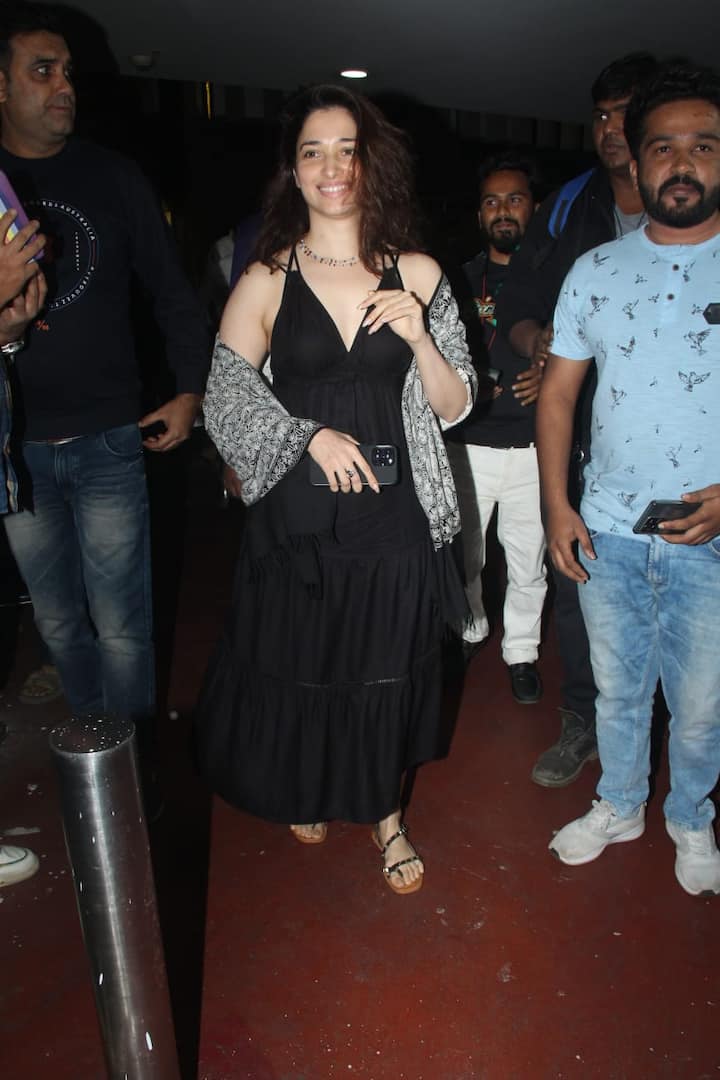 खैर, वो कहते हैं न कि इश्क-मुश्क कहां जमाने से छुपता है. नए साल के मौके पर ही फैंस ने दोनों को गोवा में साथ में पार्टी करते देखा गया था.