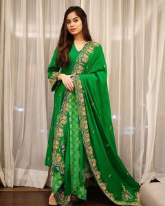 Jannat Zubair Pics: ढूंढ रही हैं मेहंदी फंक्शन के लिए परफेक्ट ड्रेस? एक बार जन्नत जुबैर के इस आउटफिट पर डालें नजर