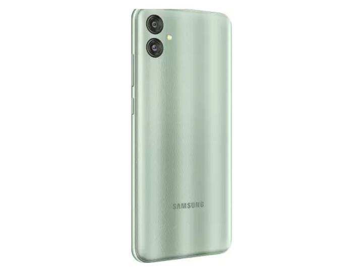 F-सिरीज स्मार्टफोनमध्ये 13MP कॅमेरा आणि मोठा HD+ डिस्प्ले आहे. हँडसेटच्या इतर फीचर्समध्ये 5000mAh बॅटरी युनिट, 5MP सेल्फी कॅमेरा, मायक्रोएसडी कार्ड स्लॉट आणि 2 Android OS अपग्रेड यांचा समावेश आहे.