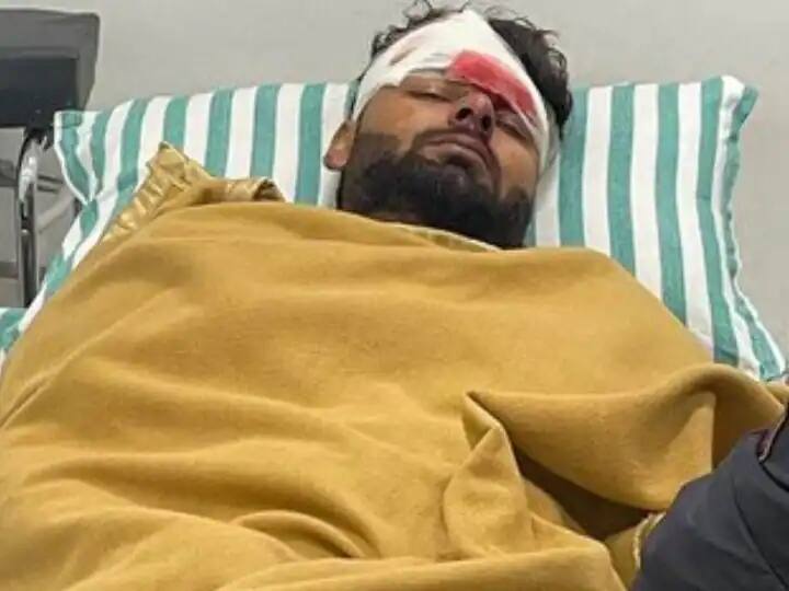 Indian Cricketer Rishabh Pant may Shift Mumbai from Dehradun Max Hospital after Car Accident in roorkee Rishabh Pant Accident: ऋषभ पंत को मुंबई किया जा सकता है शिफ्ट, 6 दिनों से देहरादून अस्पताल में है भर्ती