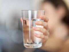 Water in Winter: हिवाळ्यात पाणी कमी पिणे म्हणजे आजारांना आमंत्रण देणे, जाणून घ्या डिहायड्रेशनचे परिणाम!