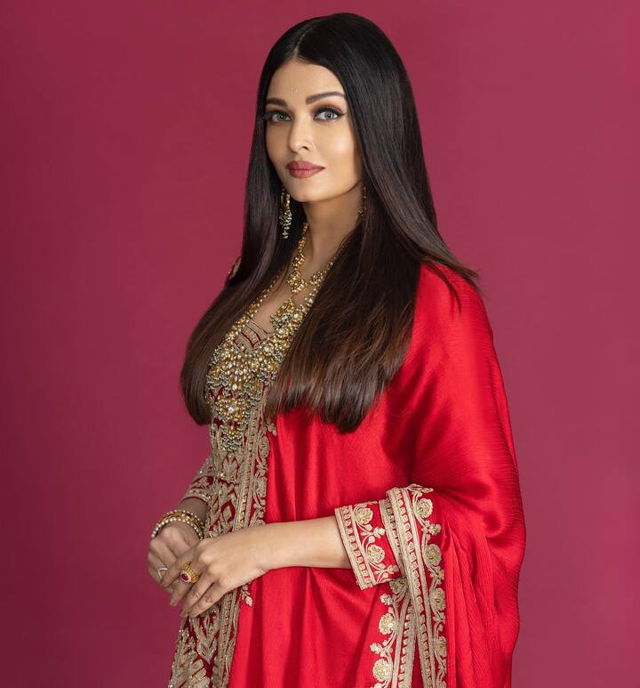 अमिताभ बच्चन जब कई भाषाओं का ज्ञान रख सकते हैं, तो भला उनकी बहू इस मामले में कैसे पीछे रहतीं. जी हां, ऐश्वर्या राय को हिंदी, बंगाली, अंग्रेजी, तमिल, मराठी, तेलुगु और तुलु का अच्छा-खासा ज्ञान है.