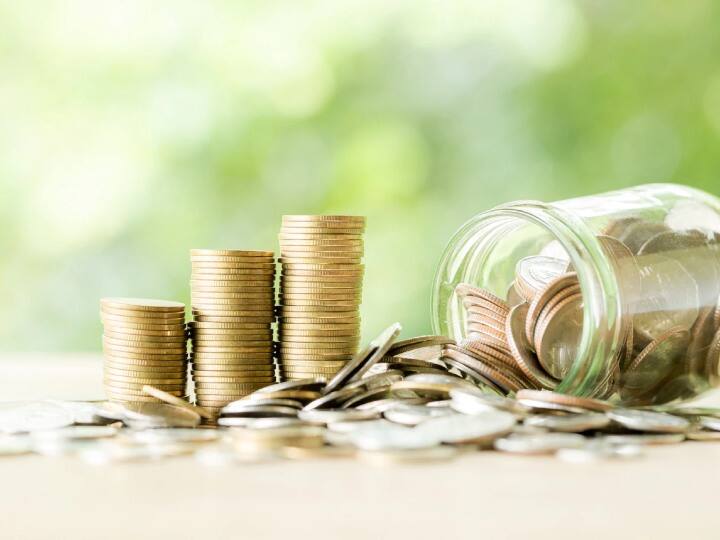 उत्तर प्रदेश की सरकार ने इस पेंशन योजना का लाभ उठाने के लिए पोर्टल भी डेवलप किया है. यहां आपको पेंशन योजना, पेंशन की रकम, दस्तावेज और अप्लाई करने के तरीके के बारे में बताया जाता है. आइए जानते हैं यूपी सरकारी की ओर से शुरू की गई इस पेंशन योजना का आप लाभ किसे और कितना दिया जाता है.