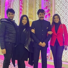 Akshara Singh Brother: किसी हैंडसम हंक से कम नहीं अक्षरा सिंह का छोटा भाई, लुक्स में देता है बॉलीवुड के नामी चेहरों को टक्कर