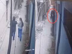 Shocking Video: காதலை முறித்ததால் ஆத்திரம்.. இளம்பெண்ணை கத்தியால் பலமுறை குத்தி கொடூரம்.. அதிர்ச்சி வீடியோ!