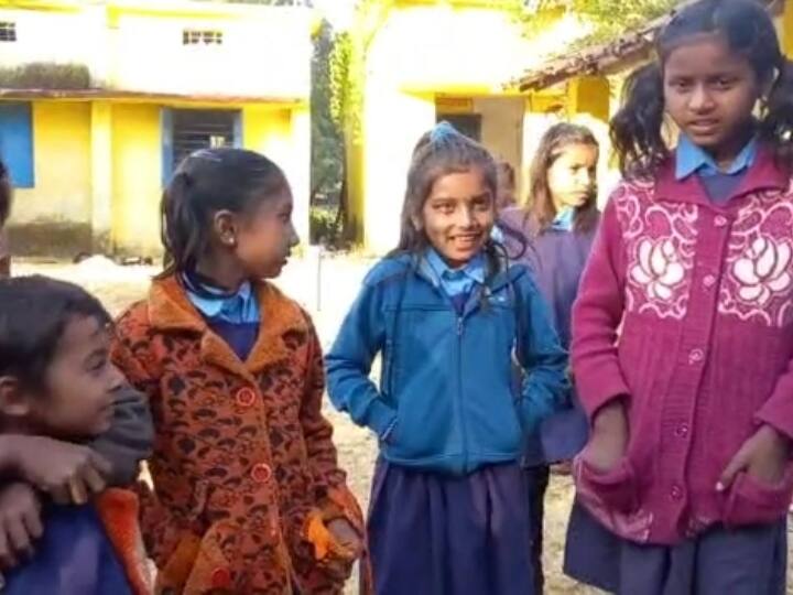 Chhattisgarh government schools: सरगुजा में शिक्षा व्यवस्था का हाल बहुत खराब है. अभिभावकों ने कहा कि सरकारी स्कूलों के हाईस्कूल के बच्चे प्रधानमंत्री और मुख्यमंत्री का नाम तक नहीं बता सके.