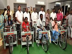 கண்கள் கலங்கியபடி அம்மா பாடல் பாடிய மாற்றுத்திறனாளி மாணவர் - சோகத்தில் ஆழ்ந்த மனங்கள்