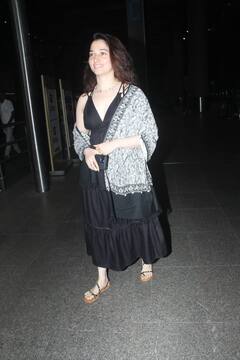 Tamannaah Vijay Spotted: नए साल का जश्न मना मुंबई लौटे तमन्ना भाटिया और विजय वर्मा, Kiss करते वीडियो हुआ था वायरल