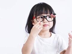 बच्चों की आंख कमजोर हैं तो उन्हें अभी से ही खिलाएं ये चीज़ें, मिलते हैं जबरदस्त रिजल्ट