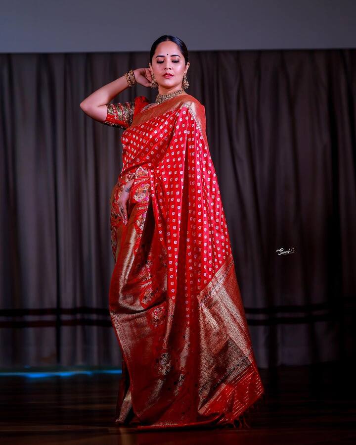 సోషల్ మీడియాలో యాక్టీవ్ గా ఉంటుంది.Photo Credit@Anasuya/Instagram