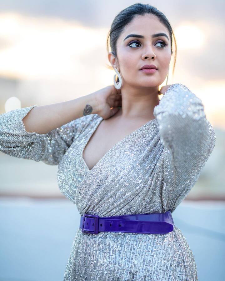 సోషల్ మీడియాలో శ్రీముఖి ఫుల్ యాక్టివ్ గా ఉంటుంది. ఎప్పటికప్పుడు తన లేటెస్ట్ ఫోటోస్ షేర్ చేస్తుంది.  Image Credit: Sreemukhi/Instagram