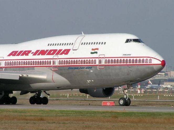 delhi paris air india flight makes emergency landing in delhi after snag detected midair ਪੈਰਿਸ ਜਾ ਰਹੀ ਏਅਰ ਇੰਡੀਆ ਦੀ ਫਲਾਈਟ 'ਚ ਆਈ ਖ਼ਰਾਬੀ, ਦਿੱਲੀ 'ਚ ਐਮਰਜੈਂਸੀ ਲੈਂਡਿੰਗ