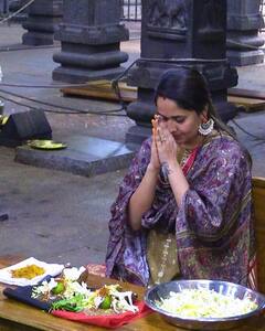 శ్రీకాళహస్తిలో యాంకర్ అనసూయ