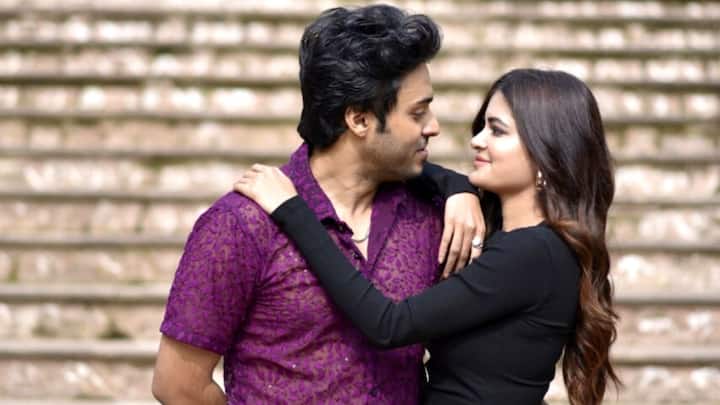 বাওয়ালি রাজবাড়ি তারকাখচিত। রাহুল মুখোপাধ্যায় (Rahool Mukherjee)-র দ্বিতীয় ছবি 'দিলখুশ'-এর ট্রেলার প্রকাশ্যে এল খোলা আকাশের নীচে, রুফটফ ক্যাফেতে! ছবির সব কলাকুশলীরা উপস্থিত ছিলেন এদিন।