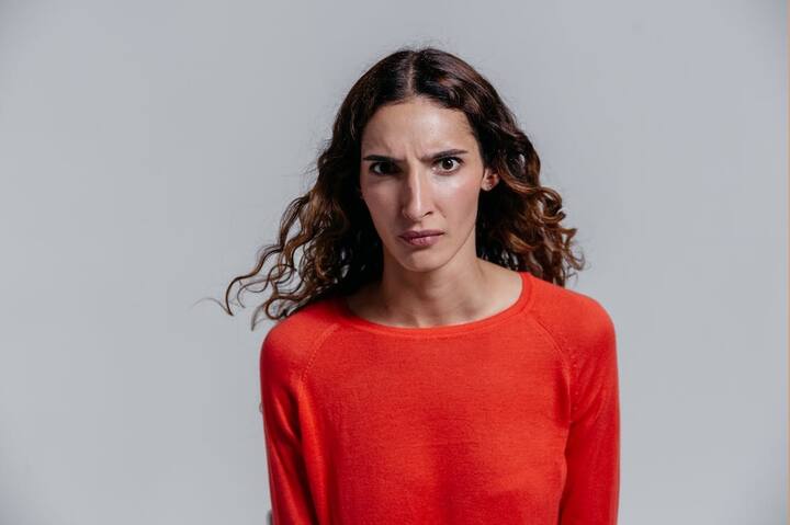 পাশাপাশি হয় আরও অনেক সমস্যা। অনেকেই রাগ নিয়ন্ত্রণে রাখতে পারেন না। এর ফলে ঘটিয়ে ফেলেন অনেক বিপত্তিও। বিশেষজ্ঞরা জানাচ্ছেন, রাগ নিয়ন্ত্রণে রাখা খুবই জরুরি। রাগ নিয়ন্ত্রণের সহজ পদ্ধতিগুলি জেনে নিন।