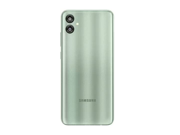हा स्मार्टफोन आहे Samsung Galaxy F04. सॅमसंगचा नवीन F-सिरीज स्मार्टफोन Galaxy M04 सारखाच आहे. Samsung Galaxy F04 मध्ये MediaTek Helio P35 प्रोसेसर आणि 8 GB पर्यंत RAM आहे.