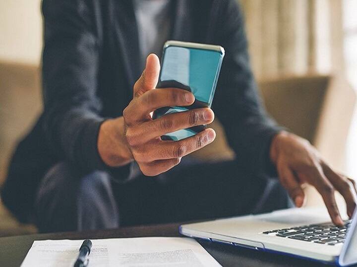 अगर आपसे कोई व्यक्ति ओटीपी मांगता है, तो सबसे पहले उसे वेरिफाई करें, की वह सही है या नहीं. आप टेक्स्ट या ईमेल द्वारा भेजे सुरक्षित कोड का उपयोग करके ट्रांजेक्शन को वेरिफाई कर सकते हैं. ग्राहकों को पैसे का भुगतान करने और डिलीवरी की पुष्टि करने से पहले डिलीवरी पैकेज खोल लेना चाहिए.