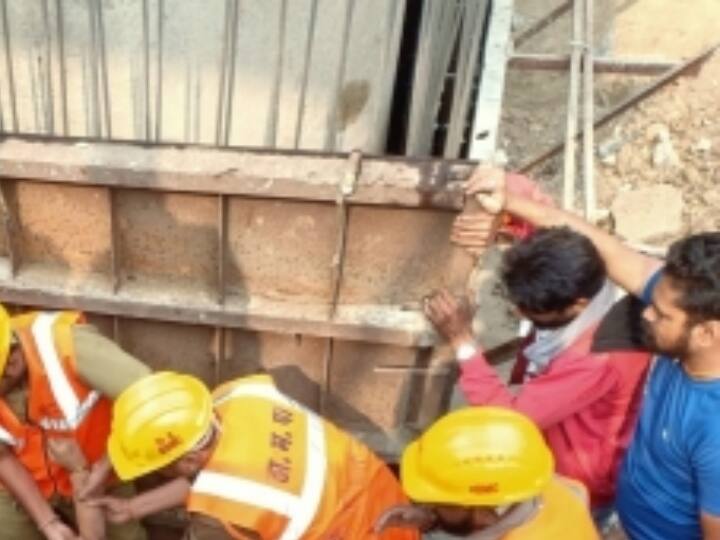 Thane accident Maharashtra in Mumbai woman dies metal plate falls on woman died Mumbai Metro pole falls Thane Accident: ठाणे में बड़ा हादसा, मुंबई मेट्रो के खंभे पर लगी मेटल प्लेट गिरने से महिला की मौत