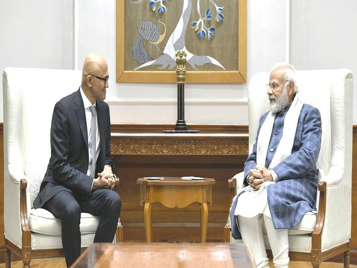 Microsoft CEO Satya Nadella meets PM Modi Calls India digital transformation inspiring Satya Nadella Meets PM Modi: पीएम मोदी से मिले माइक्रोसॉफ्ट के सीईओ सत्‍या नडेला, डिजिटल इंडिया पर हुई चर्चा, ट्वीट कर दी जानकारी