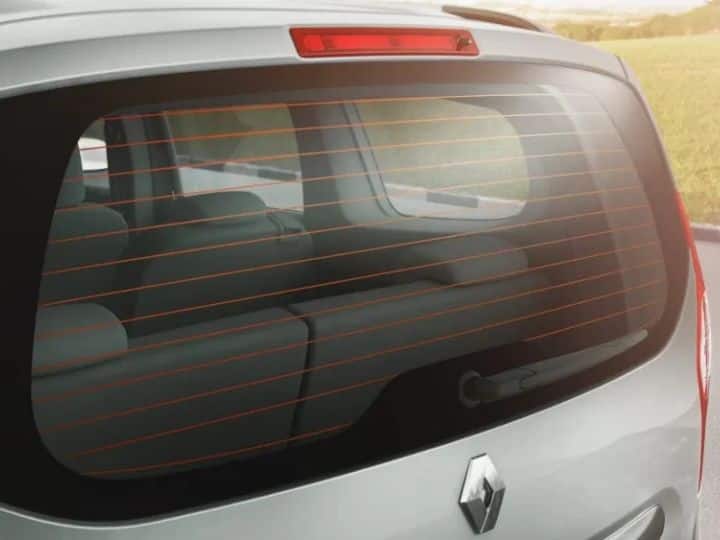 कार के पीछे वाले कांच पर पतली लाइनें क्यों होती हैं, जानिए कारण Why there are thin defogger lines on the rear glass of the car know the reason कार के पीछे वाले कांच पर पतली लाइनें क्यों होती हैं, जानिए कारण