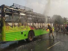द बर्निंग बस: महामार्गावर धावत असलेल्या बसने घेतला पेट; पाहा फोटो