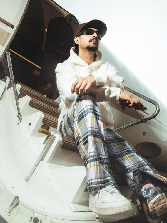 फ्रेंच बीयर्ड-काला चश्मा, दिलजीत दोसांझ का नया अवतार