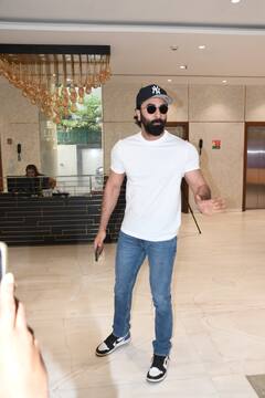 Ranbir Kapoor Pics: न पत्नी ना बेटी...आज भी रणबीर कपूर के दिल के करीब हैं ये शख्स, फोन से हुआ खुलासा