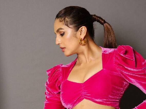 क्लासी अन् बिनधास्त; हुमा कुरेशीच्या बोल्ड अदा!