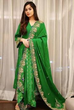 Jannat Zubair Pics: ਮਹਿੰਦੀ ਫੰਕਸ਼ਨ ਲਈ ਸੰਪੂਰਣ ਪਹਿਰਾਵੇ ਦੀ ਭਾਲ ਕਰ ਰਹੇ ਹੋ? ਜੰਨਤ ਜ਼ੁਬੈਰ ਦੇ ਇਸ ਪਹਿਰਾਵੇ 'ਤੇ ਇੱਕ ਨਜ਼ਰ ਮਾਰੋ