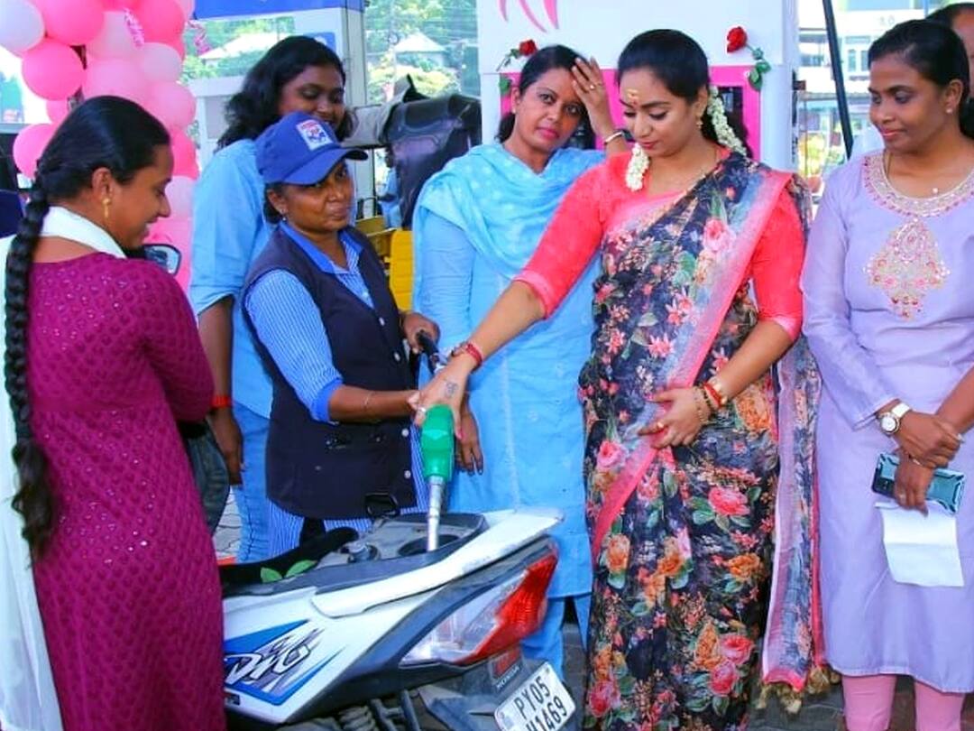 மகளிருக்கென பிங்க் நிற பெட்ரோல் நிலையம்...எங்கு தெரியுமா ....?