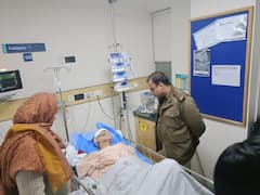 दिल्ली में ASI पर चाकू से हमला, जान की परवाह न करते हुए घायल पुलिसकर्मी ने लुटेरे को पहुंचाया तिहाड़