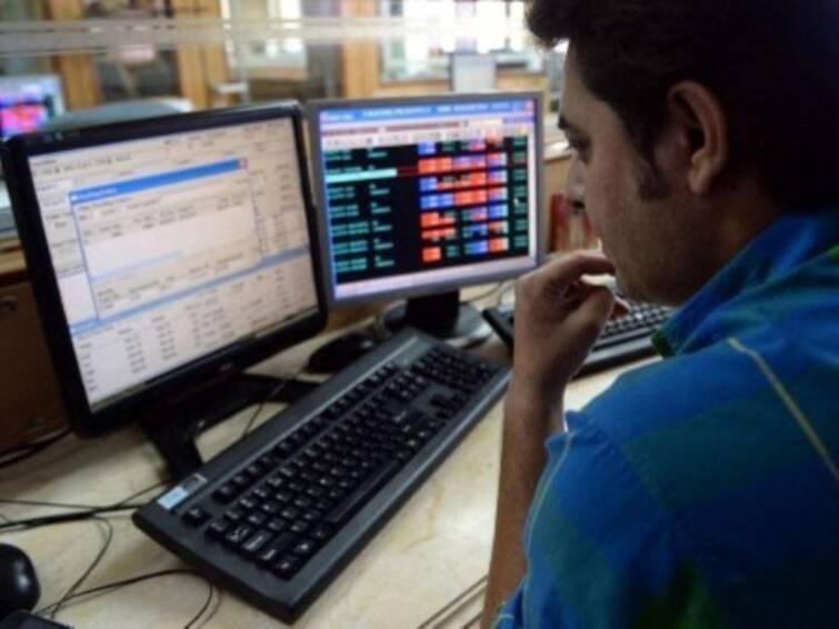 Stock Market Trades Flat BSE Sensex Down 53 Points NSE Nifty Below 18,050 Amid High Volatility Bajaj Finance Tanks 6% Stock Market Trades Flat: Sensex Down 53 Points, Nifty Below 18,050 Amid High Volatility. Bajaj Finance Tanks 6%