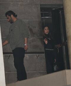 Rhea Kapoor Bday Pics: Arjun Kapoor की बहनों संग पार्टी करने पहुंचीं Malaika Arora, पूरा कपूर खानदान था मौजूद, देखें पहली तस्वीरें