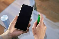 Smartphone की साफ सफाई करनी है जरूरी, लेकिन जरूर रखें इन बातों का ख्याल