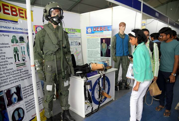 युद्ध जन्य परिस्थितीमध्ये रसायन असलेल्या भागात सैनिकांना जाएचे असल्यास या विशेष सुटचा वापर करण्यात येतो.